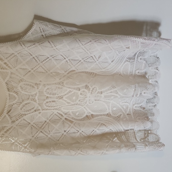 White lace top - Picture 3 of 7
